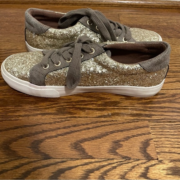 **4/$12** Not Rated Gold Glitter Ladies Tie Up Sneakers Size 8 - Picture 6 of 9